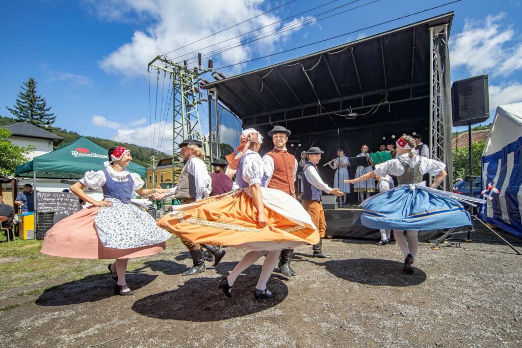 Folklorní soubor JIZERA